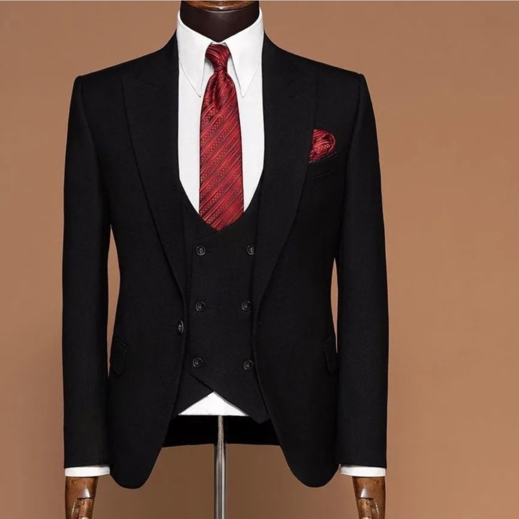 پکیج روز مرد : کت و شلوار تک‌دکمه مشکی + جلیقه + پیراهن + کروات کیفیت درجه 1   مدل PE13